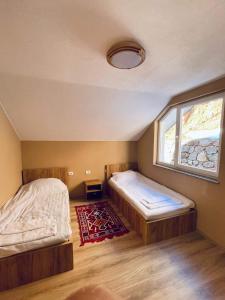 En eller flere senge i et værelse på Villa Amazing & Spa