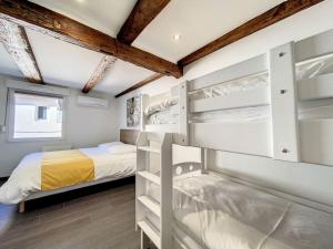 STAMMTISCH - Neuf - Calme emeletes ágyai egy szobában