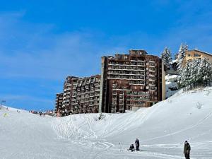 a building on a snowy hill with skiers in the snow at Appartement Avoriaz, 2 pièces, 5 personnes - FR-1-314-156 in Morzine