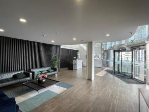 Lobi atau kawasan kaunter penerimaan di Bracknell - A Spectacular Dual Aspect 1 Bedroom Flat