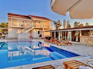 Kolam renang di atau dekat dengan Sidari Beach Villa with private pool by DadoVillas
