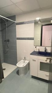 a bathroom with a sink and a toilet and a shower at Preciosa a 2 min Renfe in Gandía