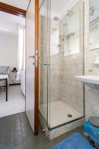 a shower with a glass door in a bathroom at Appartamento Pescherie - Top location in Bologna