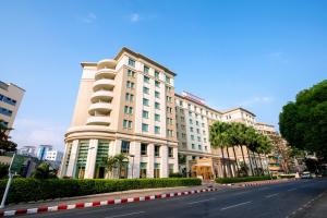 Tòa nhà nơi khách sạn tọa lạc