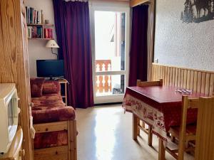 Posezení v ubytování Studio cosy pour 4 pers avec balcon - Alpe d'Huez, quartier de l'Eclose, proche commerces et pistes - FR-1-405-336