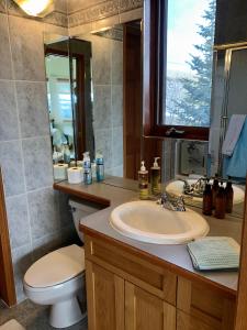 Vonios kambarys apgyvendinimo įstaigoje Rocky Mountain View Bed & Breakfast