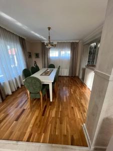 Φωτογραφία από το άλμπουμ του Villa Garden Club στο Σαράγεβο