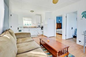 Photo de la galerie de l'établissement Scenic Geneva Cottage with Lake Erie Beach Access!, à Geneva