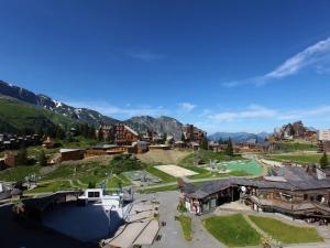 an aerial view of a resort with a golf course at Appartement Avoriaz, 2 pièces, 5 personnes - FR-1-314-109 in Morzine