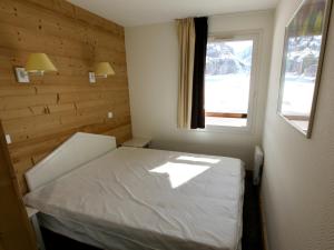 Un pat sau paturi într-o cameră la Appartement Avoriaz, 3 pièces, 7 personnes - FR-1-314-176