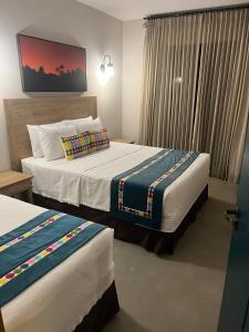 a hotel room with two beds and a window at Resort em pirinopolis in Pirenópolis