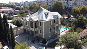 Bassein majutusasutuses GARRIOTT TBILISI või selle lähedal
