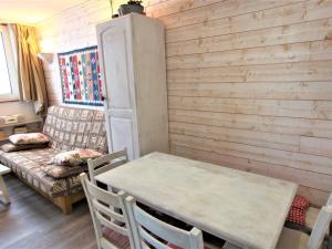 a living room with a table and a couch at Appartement Avoriaz, 2 pièces, 4 personnes - FR-1-314-190 in Morzine