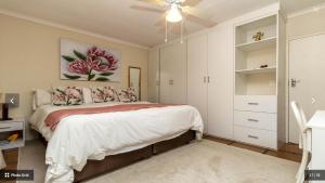 a bedroom with a bed and a ceiling fan at The Hide in Randburg-Strydom in Johannesburg