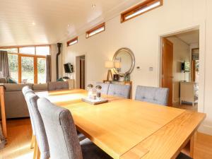 a dining room with a wooden table and chairs at Harley's House in Oakham