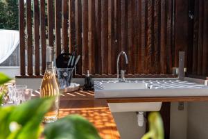 Billede fra billedgalleriet på Yanna Lodge, gîte classé 4 étoiles avec Spa couvert entièrement i Arrest + 17 billeder