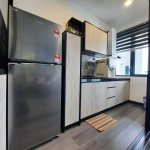 Кухня или мини-кухня в AMNI Homestay Vista Bangi Muslim Preferred with COWAY Water, Microwave and FREE WIFI
