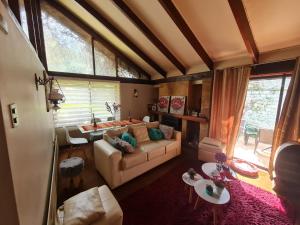 a living room with a couch and a table at Hospedaje Myrtha in Temuco