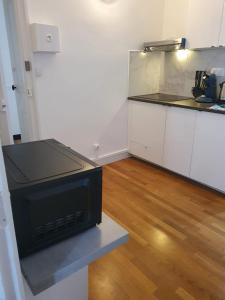 Kuchnia lub aneks kuchenny w obiekcie Studio/Bourget/CDG/Villepinte