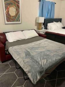 Кровать или кровати в номере West Denver Guest House