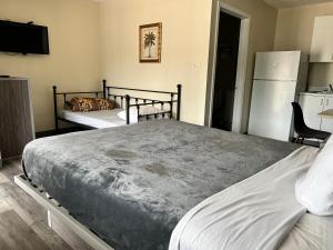 Postel nebo postele na pokoji v ubytování Paris Extended Stay Suites