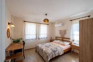 Postel nebo postele na pokoji v ubytování Stone House Datça Blok-B