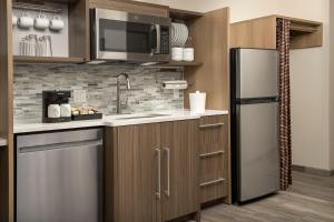 Kuchyň nebo kuchyňský kout v ubytování Home2 Suites By Hilton Columbus Polaris