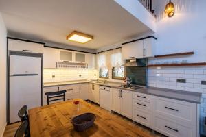 Kuchyň nebo kuchyňský kout v ubytování Stone House Datça Blok-B
