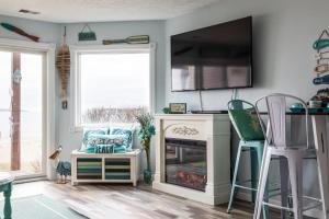 Φωτογραφία από το άλμπουμ του Beachside 108 with Pool Hot Tub and Direct Beach Access σε Traverse City +28 φωτογραφίες