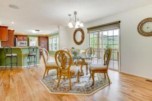 Gambar di galeri bagi Hendersonville Retreat with Mtn Views and Deck! di Hendersonville