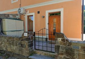 a house with a gate and a wooden door at Mina Home in Gorizia