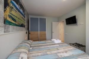 A bed or beds in a room at ALQUILAZ Apartamentos Turísticos