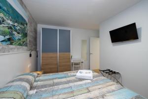 A bed or beds in a room at ALQUILAZ Apartamentos Turísticos
