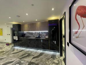 a kitchen with a marble floor and a painting on the wall at Modern and Stylish Penthouse Apartment next to Maidenhead Golf Course in Maidenhead