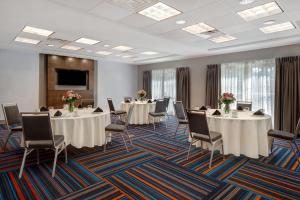 TV a/nebo společenská místnost v ubytování Hampton Inn & Suites Yonkers