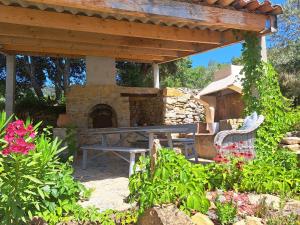 Zahrada ubytování Gîtes Mas des rochers - Case bambou avec Spa
