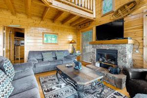 a living room with a couch and a fireplace at A Walk in the Clouds in Pigeon Forge