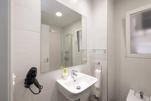 A bathroom at ALQUILAZ Apartamentos Turísticos