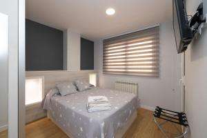 A bed or beds in a room at ALQUILAZ Apartamentos Turísticos