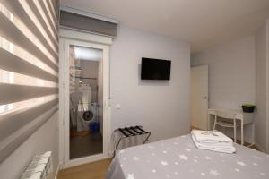 A bed or beds in a room at ALQUILAZ Apartamentos Turísticos