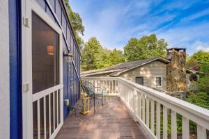 Balkon ili terasa u objektu 10 Mi to Sugar Mtn Bluebird Cottage in Newland