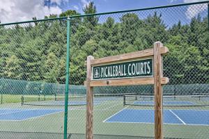 Sadržaji za tenis i/ili skvoš kod objekta 10 Mi to Sugar Mtn Bluebird Cottage in Newland ili u blizini