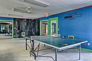 Sadržaji za stoni tenis u ili blizu objekta 10 Mi to Sugar Mtn Bluebird Cottage in Newland