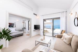 TV a/nebo společenská místnost v ubytování Mare Dei Suites Hotel Ionian Resort