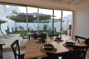 A restaurant or other place to eat at Casa Romeo