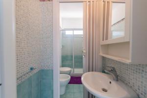 Koupelna v ubytování Villa Calliope Pool sea View + 37 fotografií