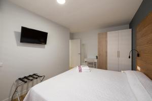 A bed or beds in a room at ALQUILAZ Apartamentos Turísticos