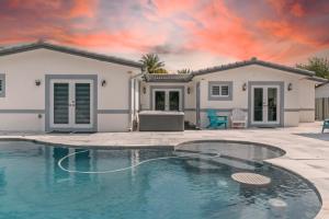 Billede fra billedgalleriet på Miami House with Hot Pool-spa & Pool table L48 i Hialeah