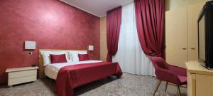 Postel nebo postele na pokoji v ubytování HOTEL PARADISO