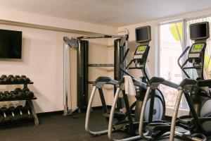 The fitness centre and/or fitness facilities at Sonder The Deco